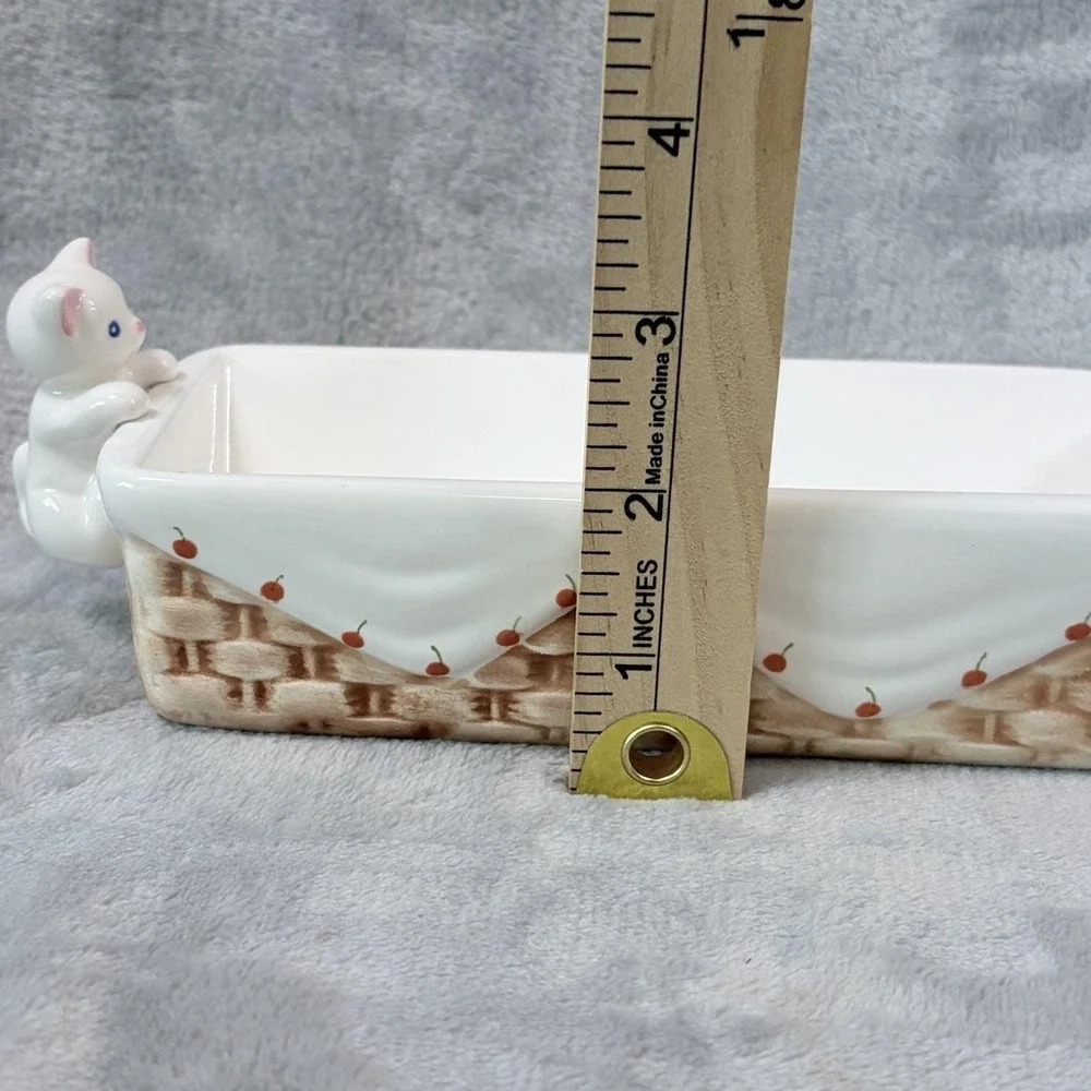 The Unbranded Brand vintage ceramic